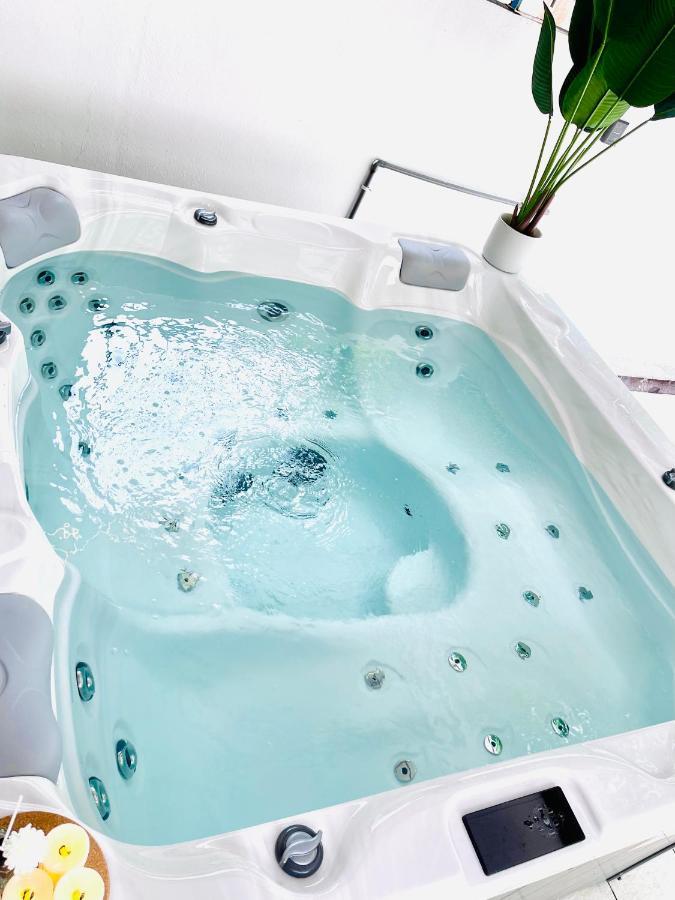 Qv Residence Langkawi - Jacuzzi, Bbq, & Steamboat Kuah Exterior photo